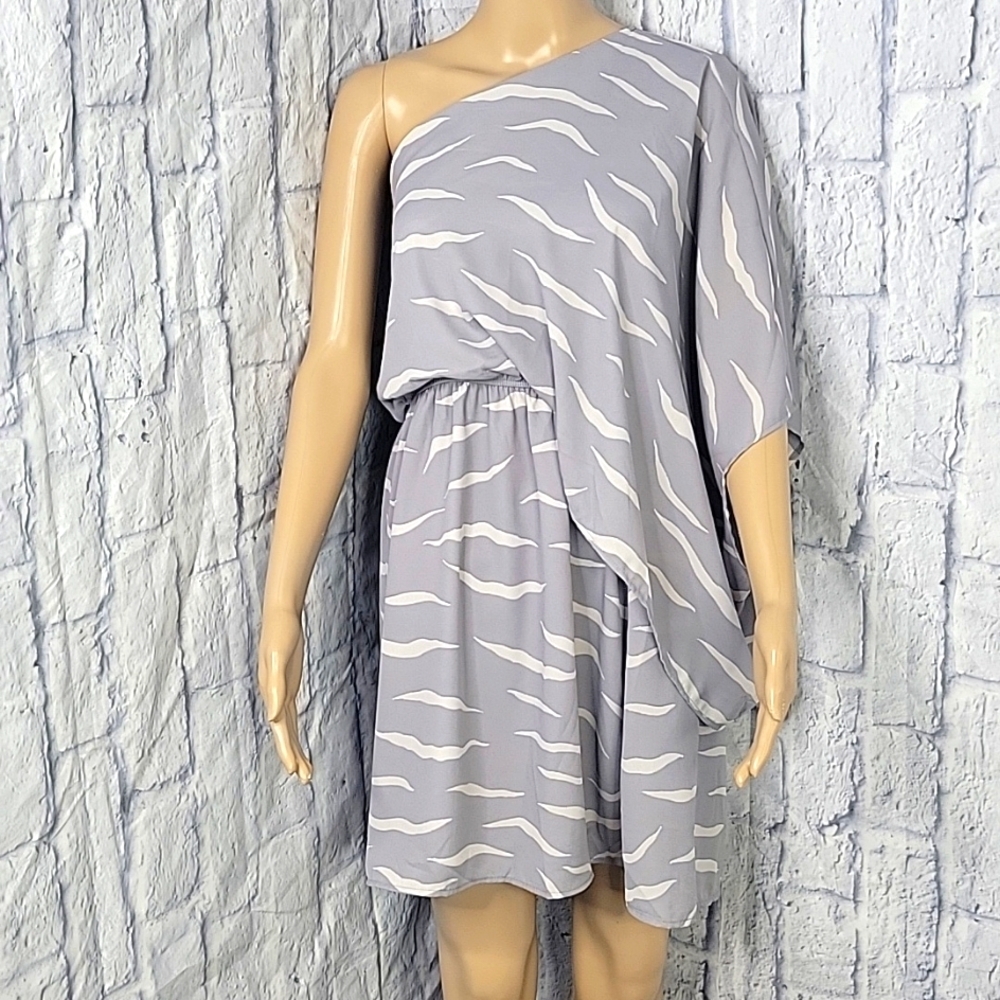 SHERILYN Gray and‎ White One Shoulder Dress Large